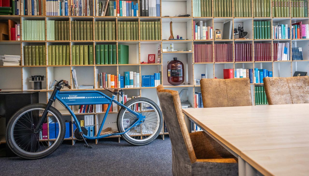 Moderne Kanzlei mit designermöbeln in Regensburg