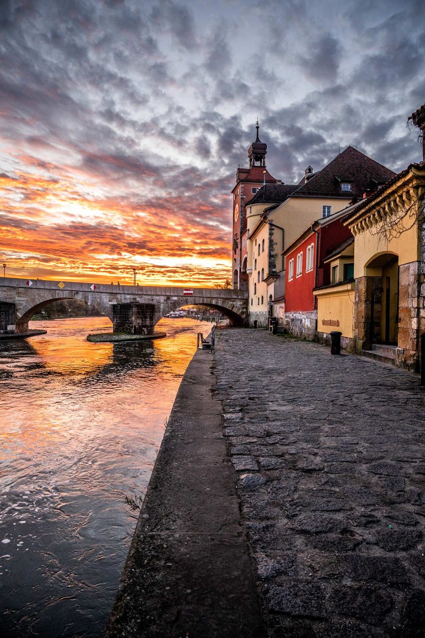 Regensburg Steinerne Brücke beim Sonnenaufgang - Photo Studio Büttner